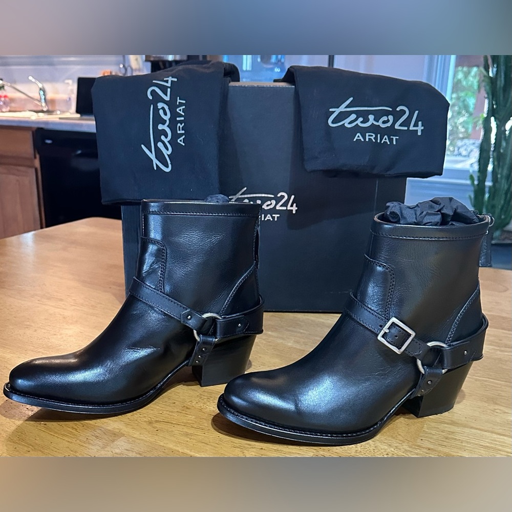 NIB Ariat Two24 western biker boots